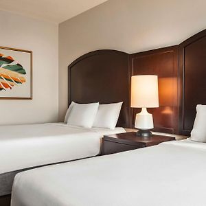 Deluxe  Queen Room Hearing accessible